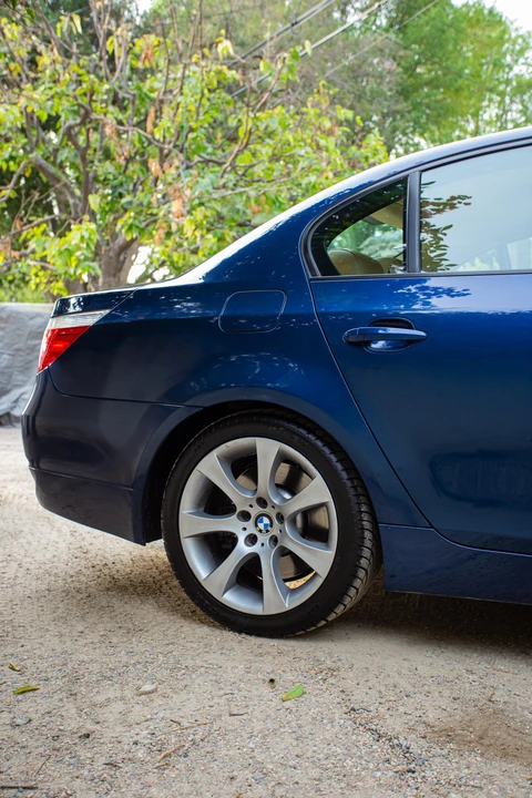 2004 BMW E60 545i & 550i Sedan - Image 14 of 31