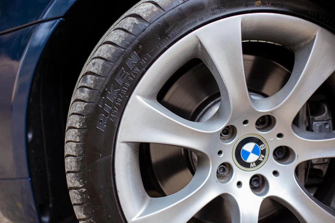 2004 BMW E60 545i & 550i Sedan - Image 19 of 31