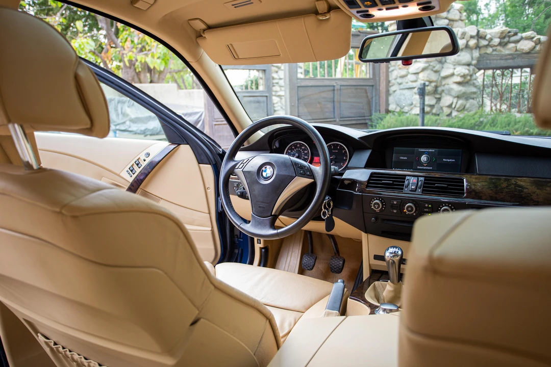 2004 BMW E60 545i & 550i Sedan - Image 25 of 31