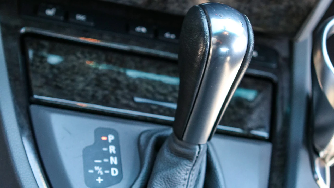 2004 BMW E63/E64 645Ci & 650i - Image 16 of 31