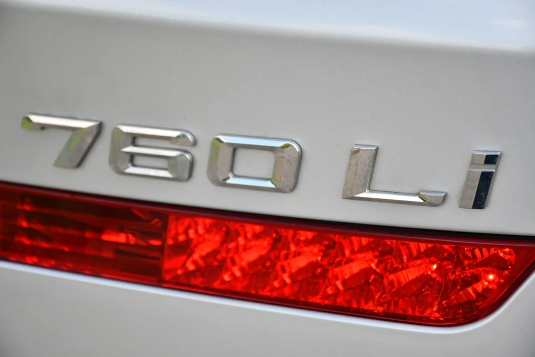 2004 BMW E65/E66 750i & 760i Sedan - Image 17 of 31