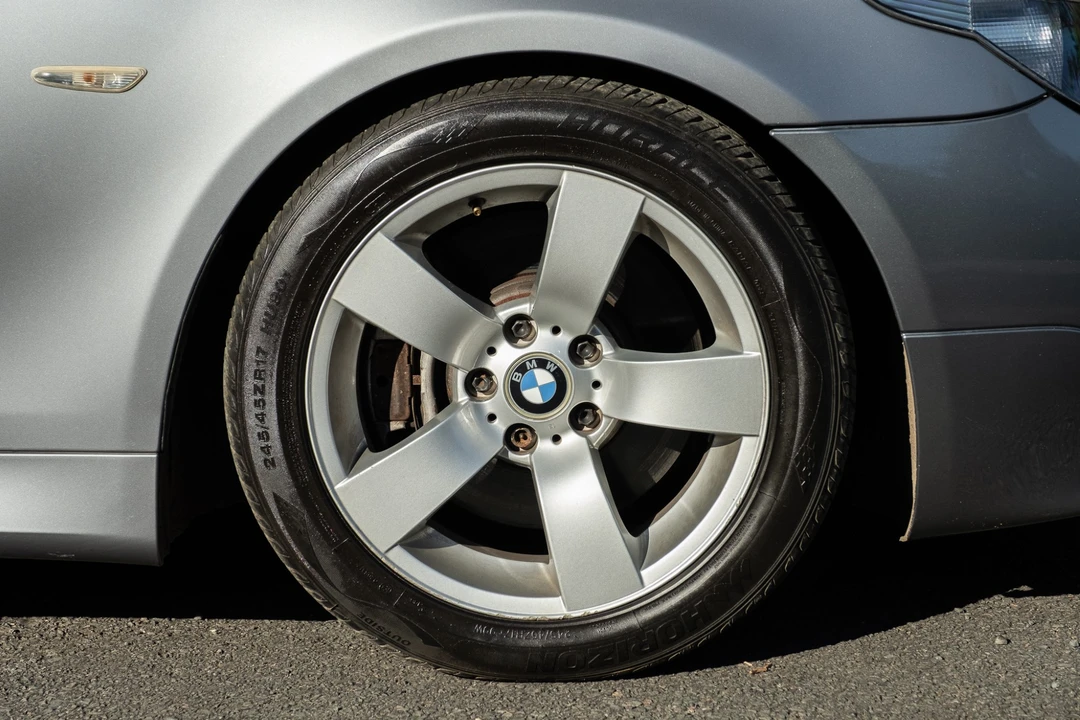 2004 BMW E60 545i & 550i Sedan - Image 19 of 31