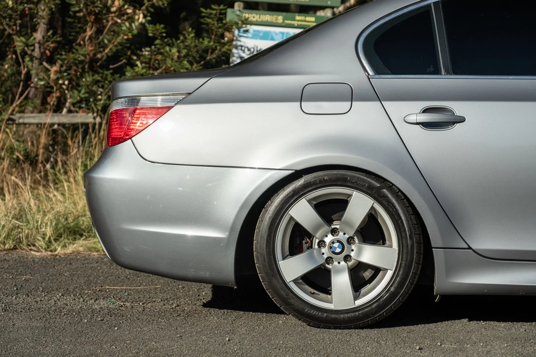 2004 BMW E60 545i & 550i Sedan - Image 20 of 31