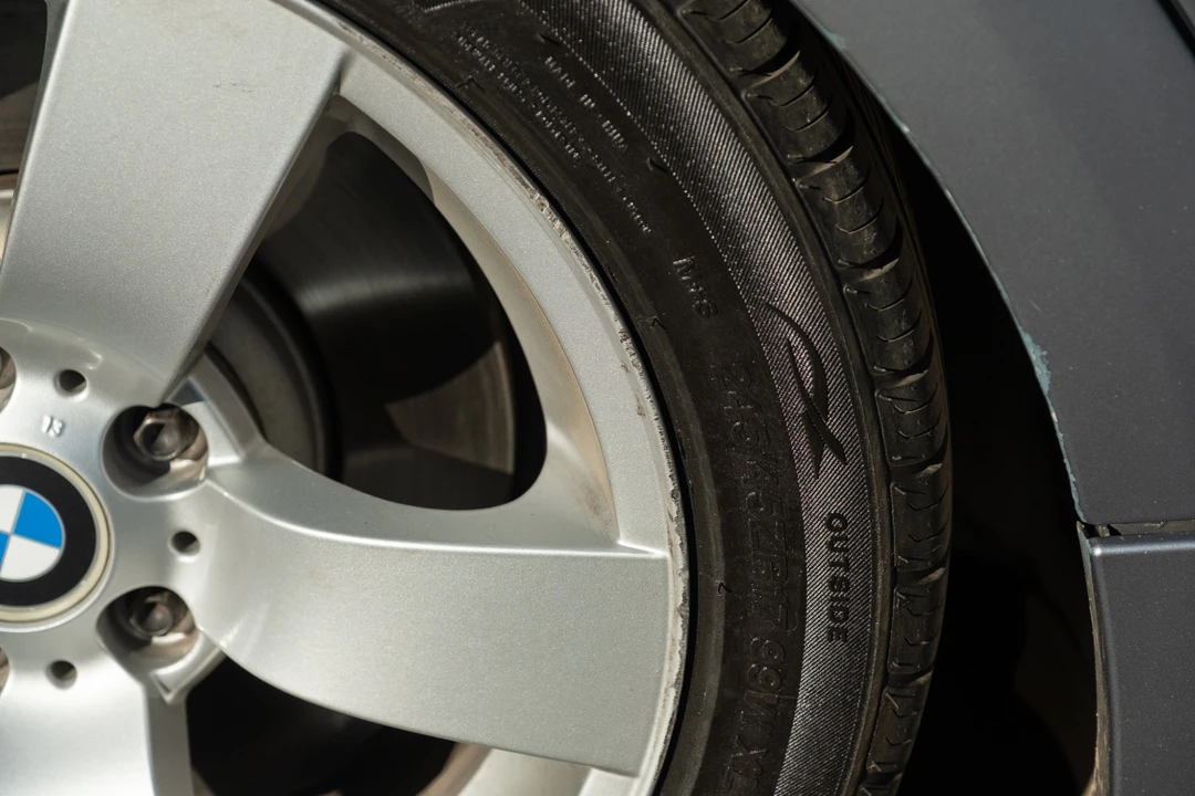 2004 BMW E60 545i & 550i Sedan - Image 21 of 31