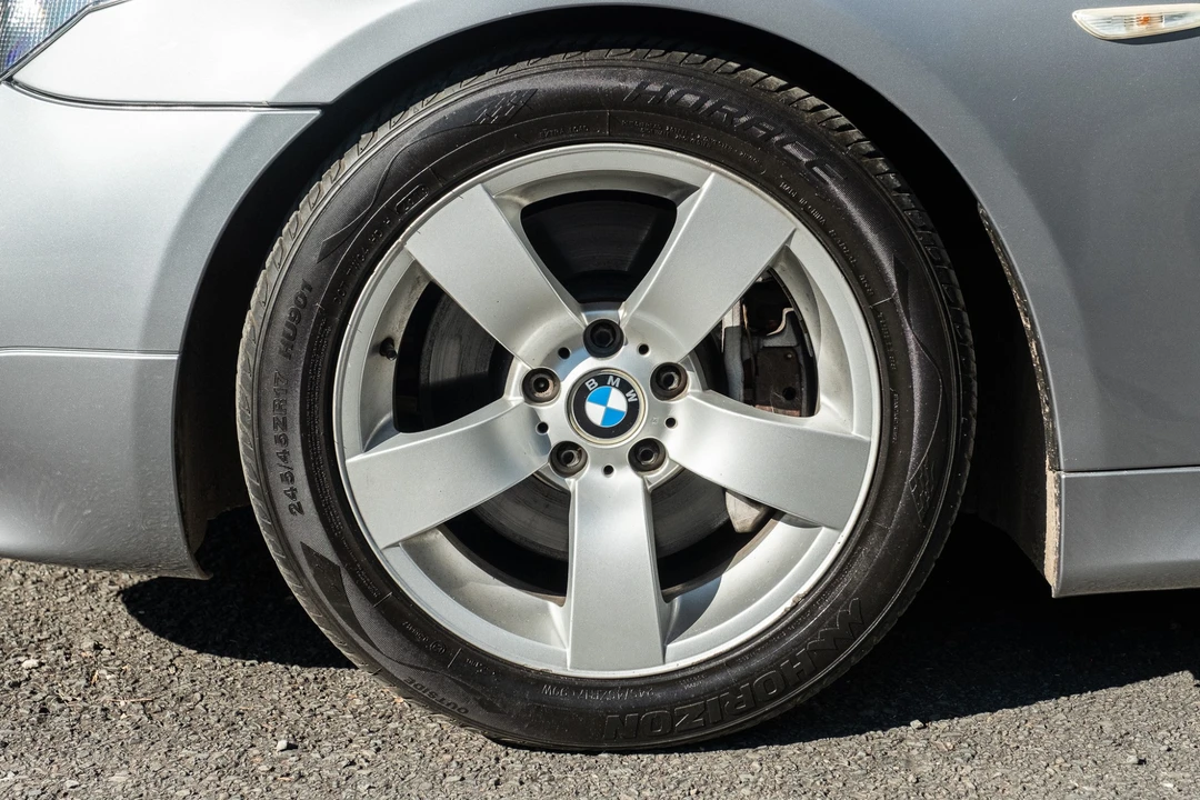 2004 BMW E60 545i & 550i Sedan - Image 27 of 31