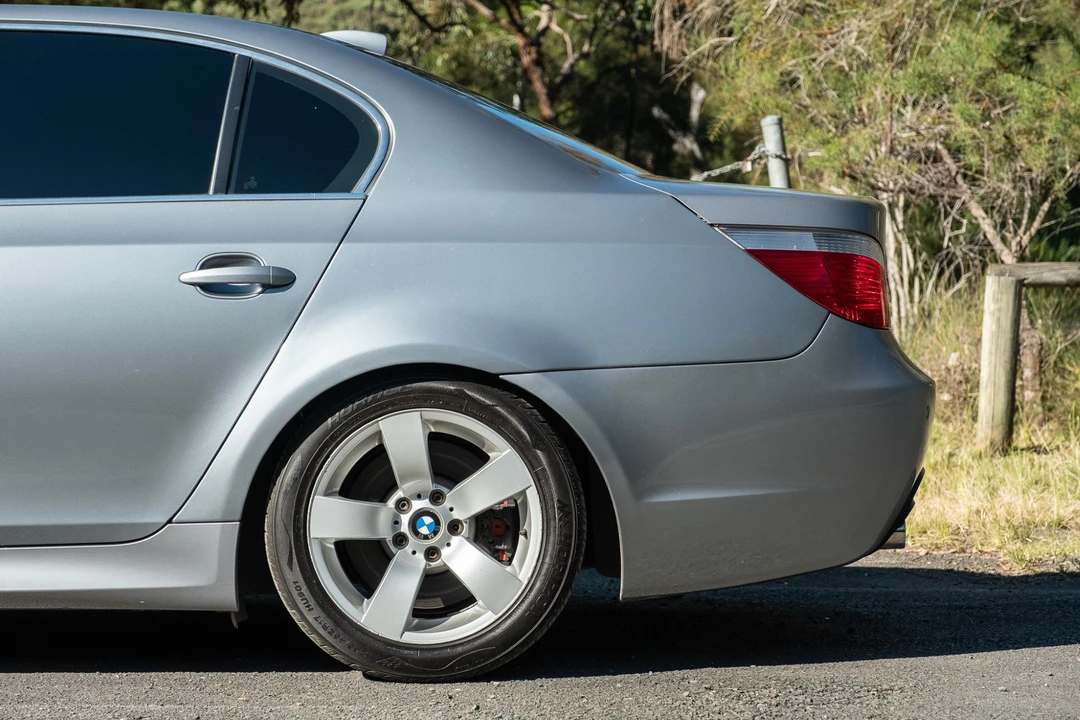 2004 BMW E60 545i & 550i Sedan - Image 28 of 31