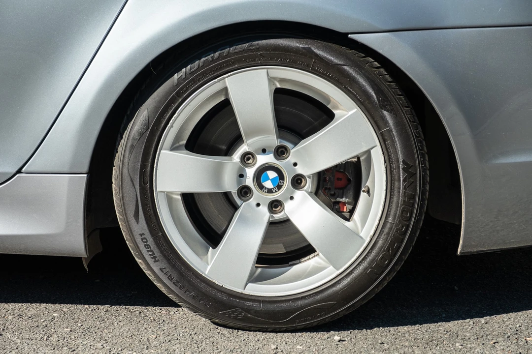 2004 BMW E60 545i & 550i Sedan - Image 30 of 31