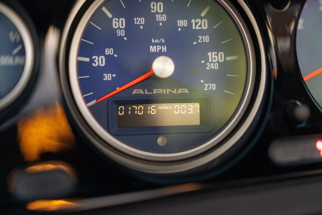 2004 BMW Z8 - Image 17 of 31