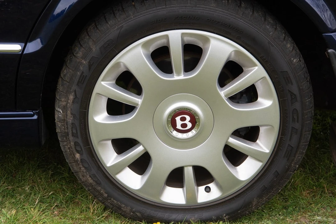 2004 Bentley Arnage R & RL - Image 9 of 30