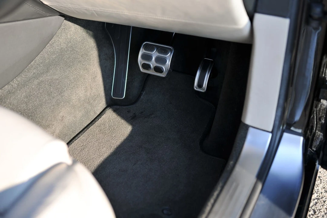 2004 Bentley Continental GT 1st Gen - Image 17 of 30