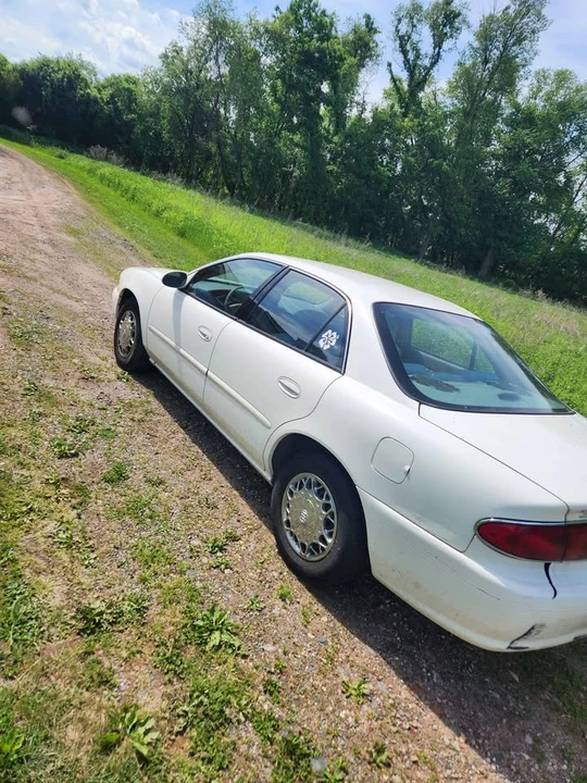 2004 Buick Century - Image 2 of 11