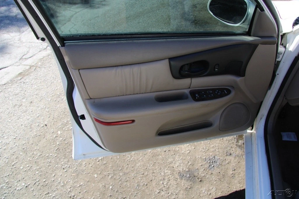 2004 Buick Regal - Image 10 of 21