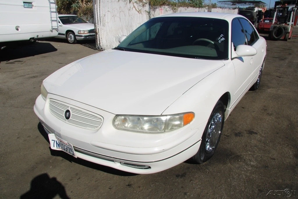 2004 Buick Regal - Image 2 of 21