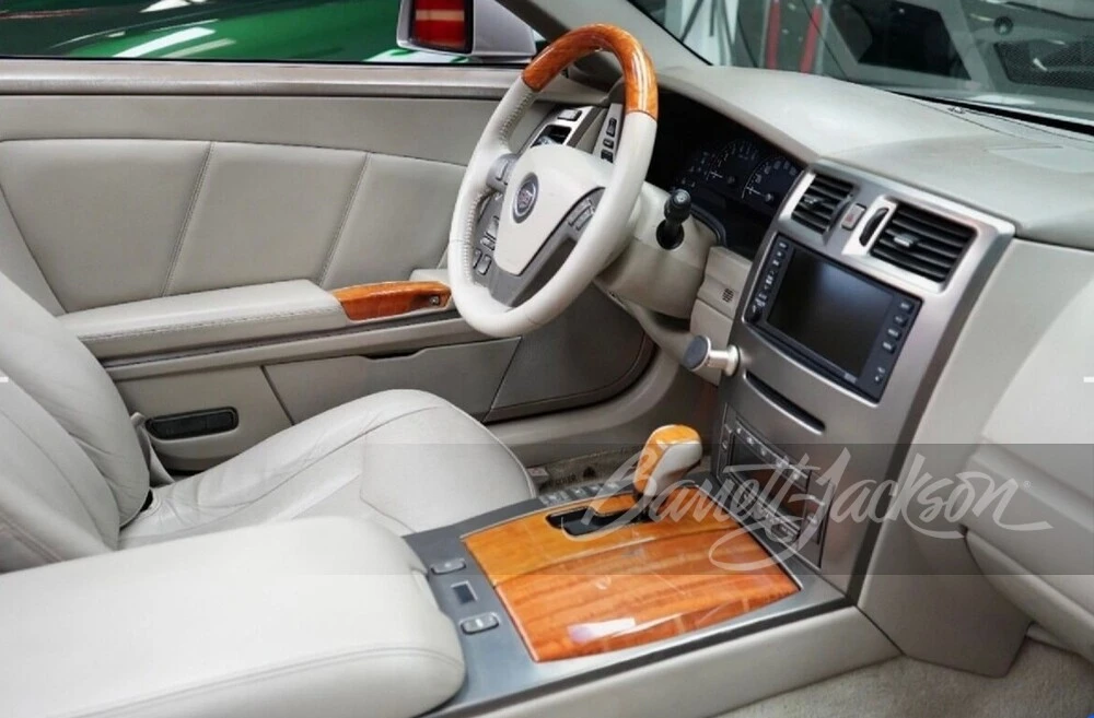 2004 Cadillac XLR - Image 15 of 20
