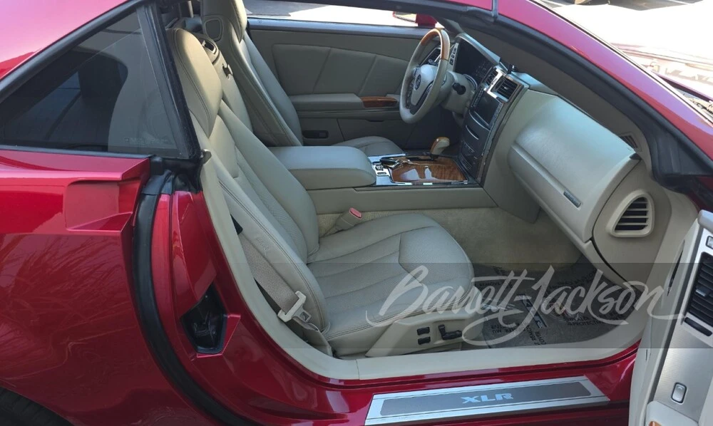 2004 Cadillac XLR - Image 5 of 8