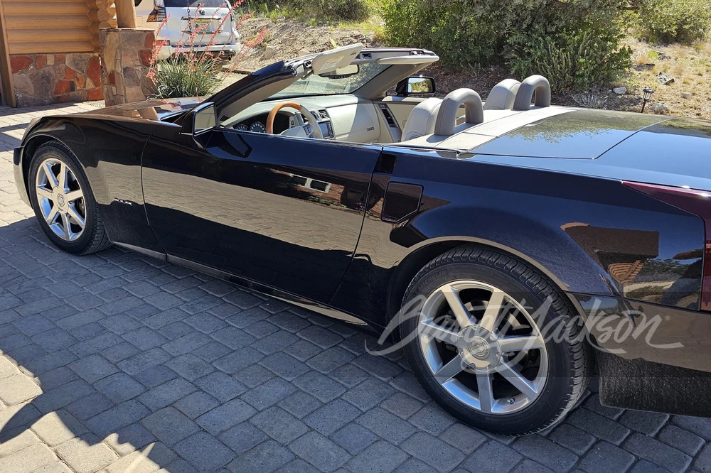 2004 Cadillac XLR - Image 18 of 23