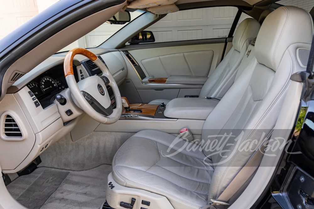 2004 Cadillac XLR - Image 7 of 24