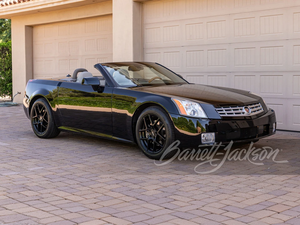 2004 Cadillac XLR - Image 23 of 24