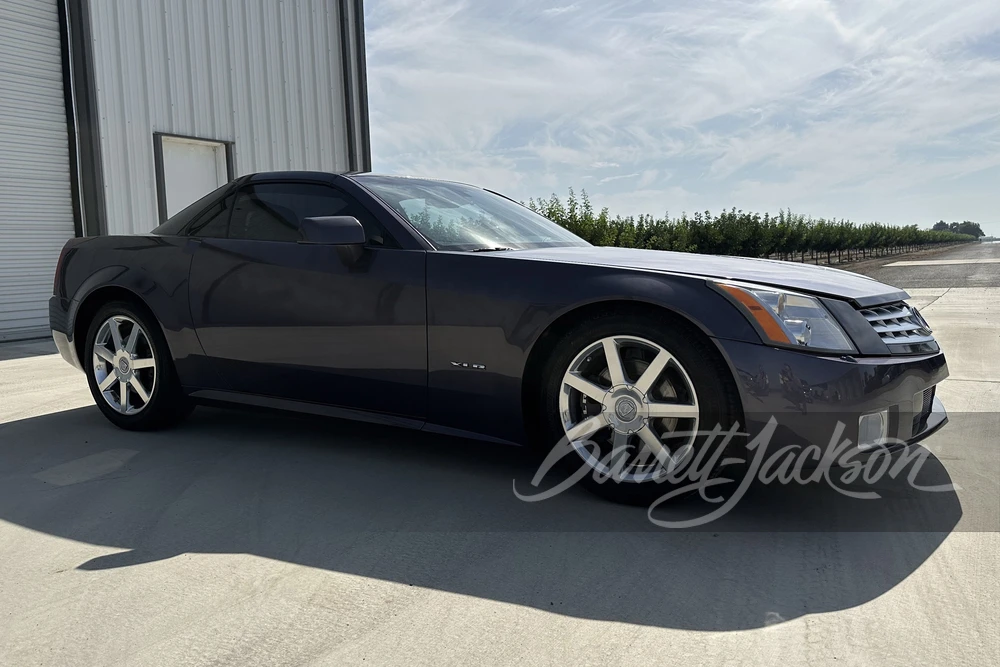 2004 Cadillac XLR - Image 9 of 21