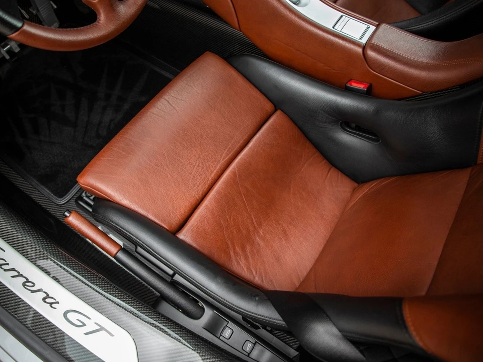 2004 Porsche Carrera GT - Image 20 of 31