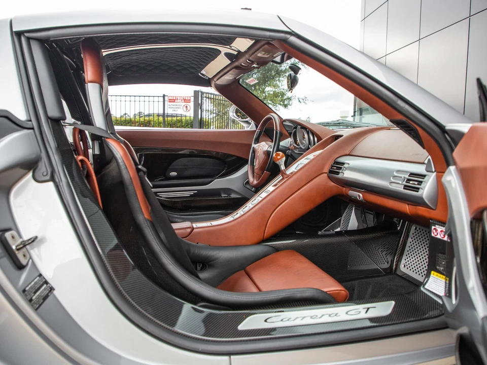 2004 Porsche Carrera GT - Image 27 of 31