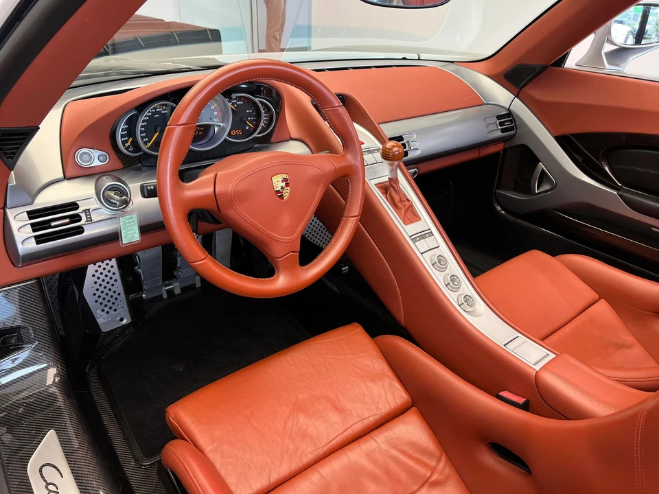 2004 Porsche Carrera GT - Image 7 of 19