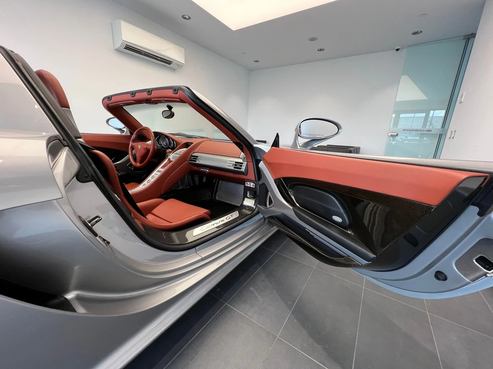 2004 Porsche Carrera GT - Image 12 of 19