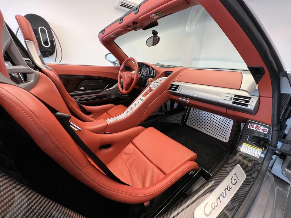 2004 Porsche Carrera GT - Image 13 of 19