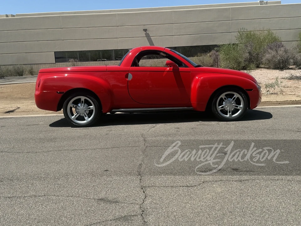 2004 Chevrolet SSR - Image 7 of 10