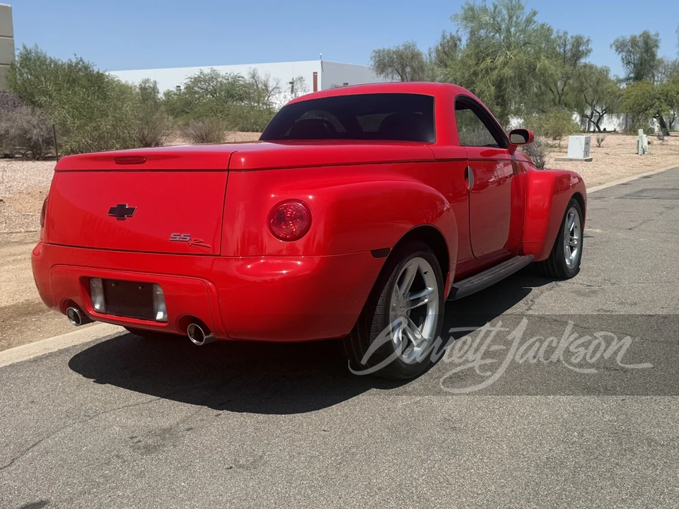 2004 Chevrolet SSR - Image 2 of 10