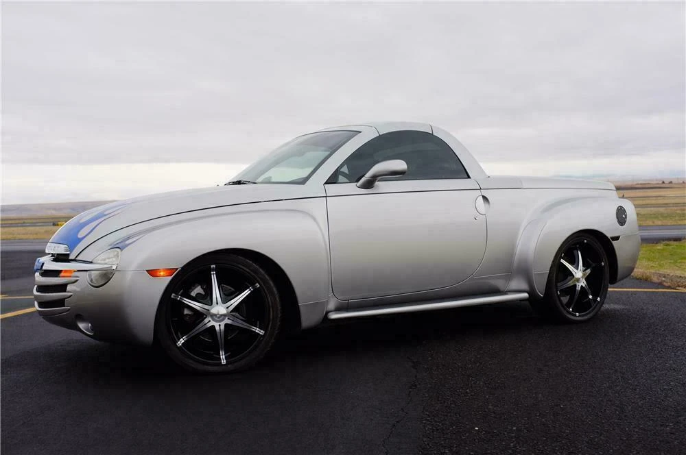 2004 Chevrolet SSR - Image 2 of 3