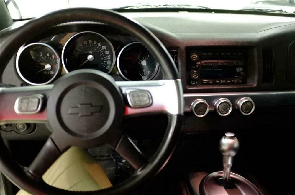 2004 Chevrolet SSR - Image 3 of 3