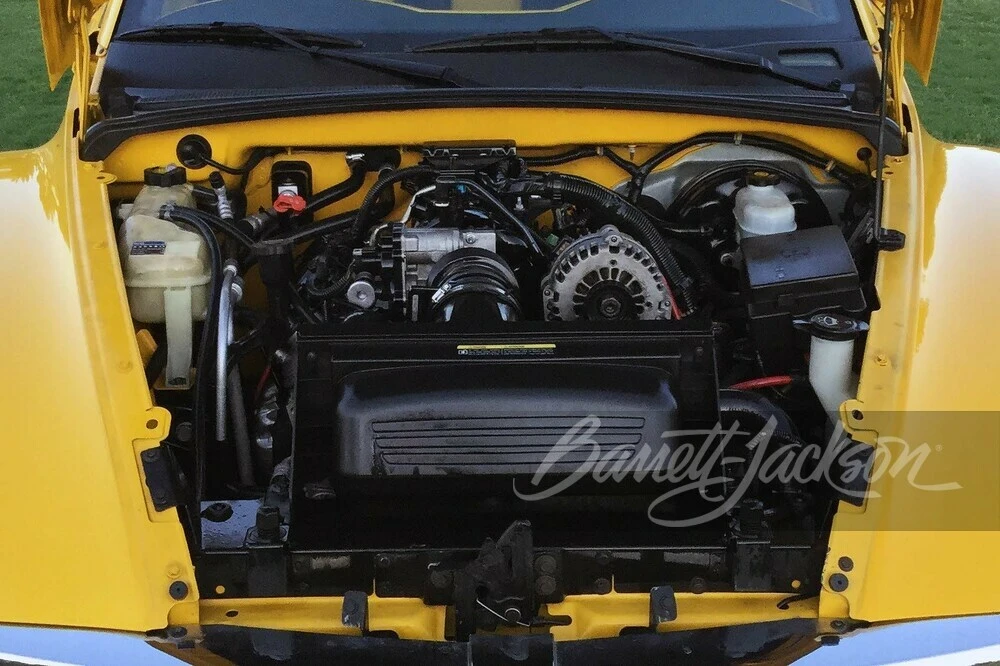 2004 Chevrolet SSR - Image 2 of 8
