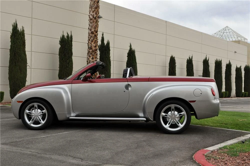 2004 Chevrolet SSR - Image 5 of 5