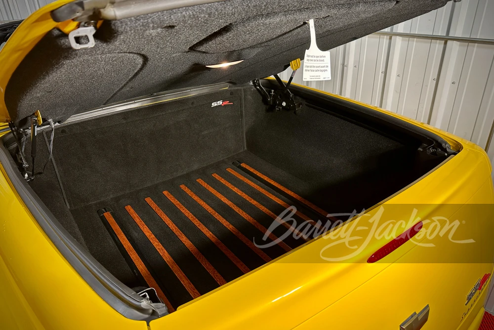 2004 Chevrolet SSR - Image 6 of 11