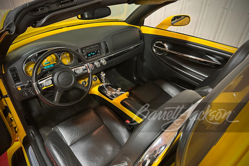2004 Chevrolet SSR - Image 8 of 11