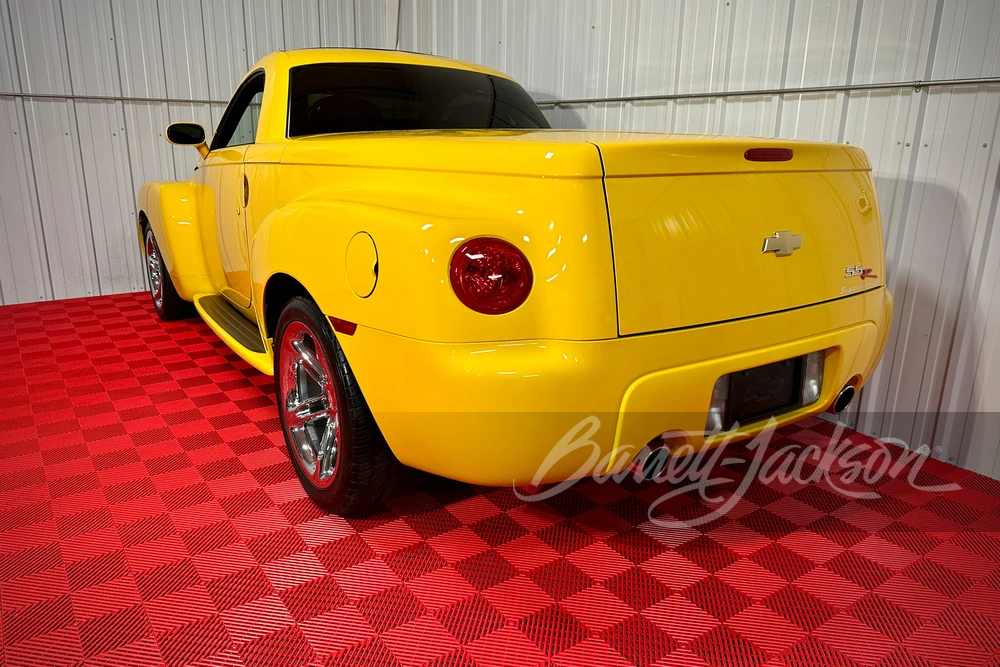 2004 Chevrolet SSR - Image 2 of 11