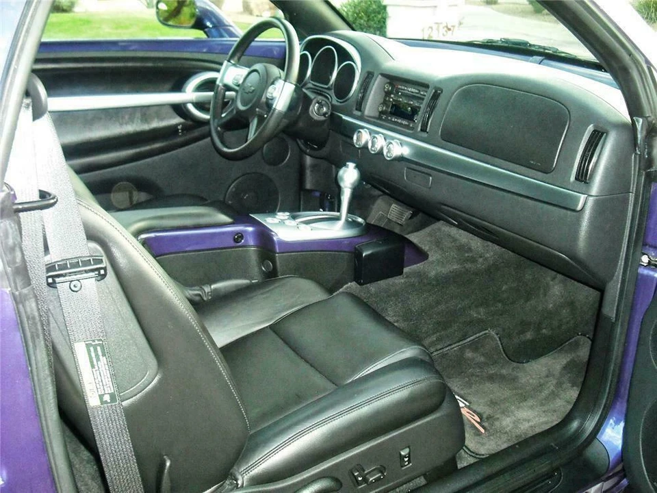 2004 Chevrolet SSR - Image 3 of 4