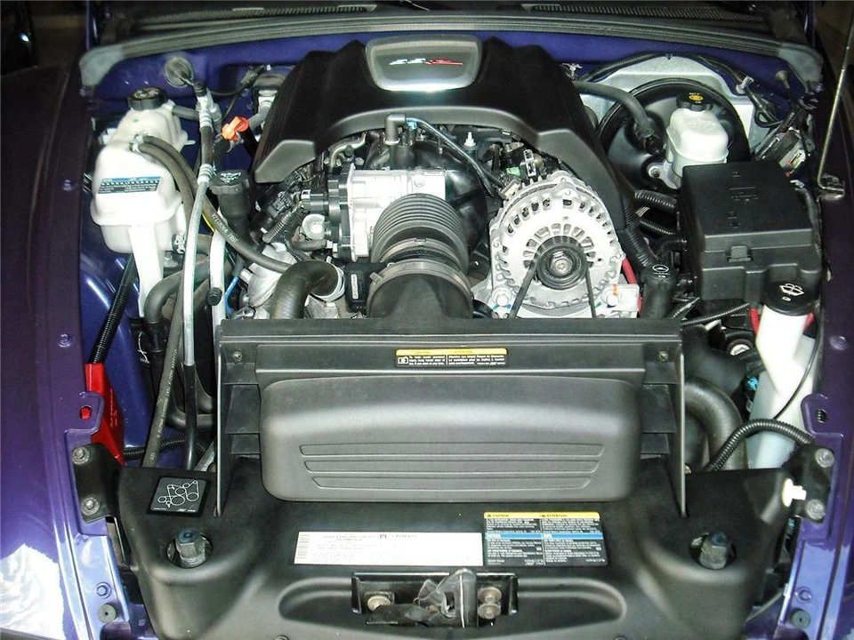2004 Chevrolet SSR - Image 2 of 4