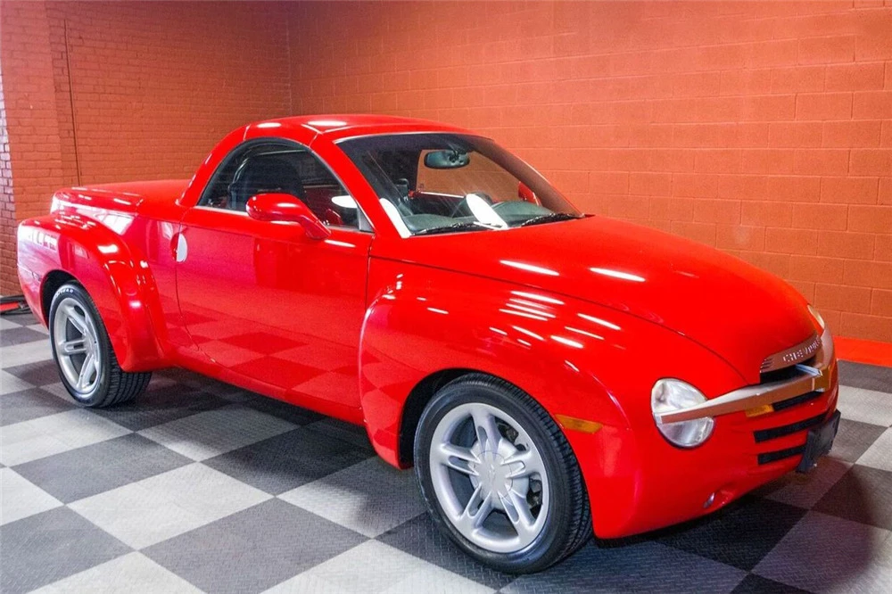2004 Chevrolet SSR - Image 2 of 6