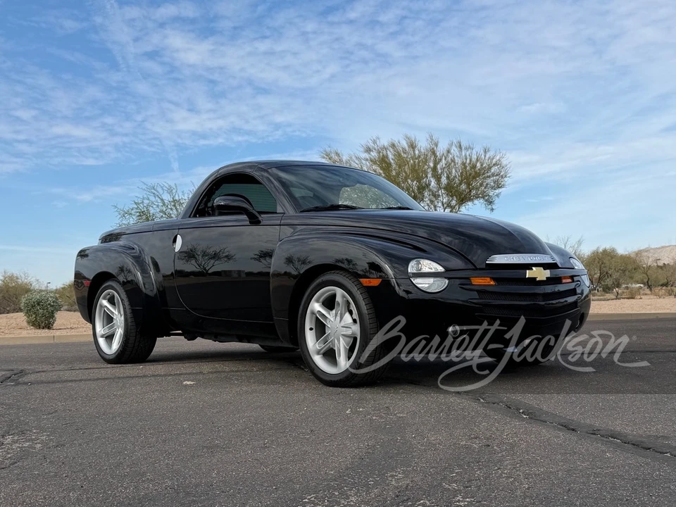 2004 Chevrolet SSR - Image 2 of 18