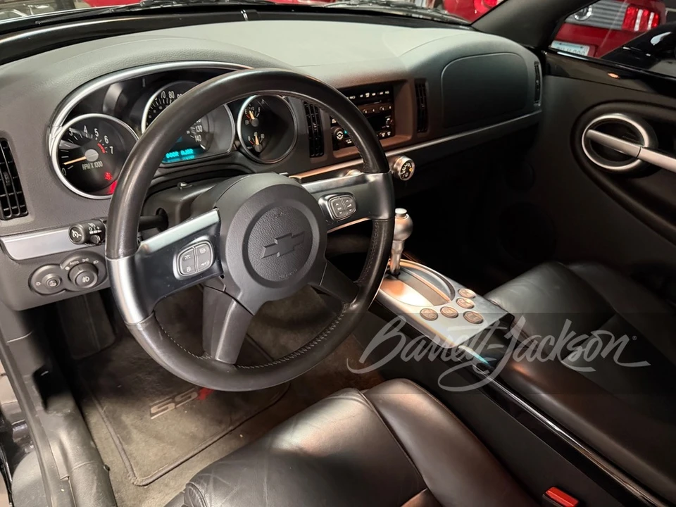 2004 Chevrolet SSR - Image 8 of 18