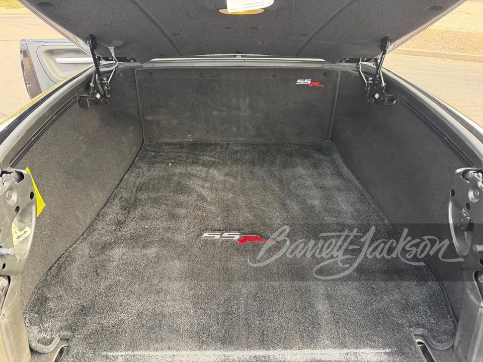 2004 Chevrolet SSR - Image 10 of 18