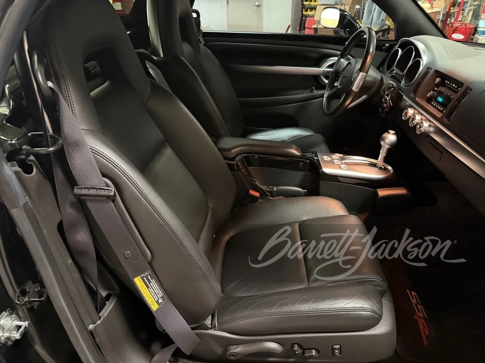 2004 Chevrolet SSR - Image 11 of 18
