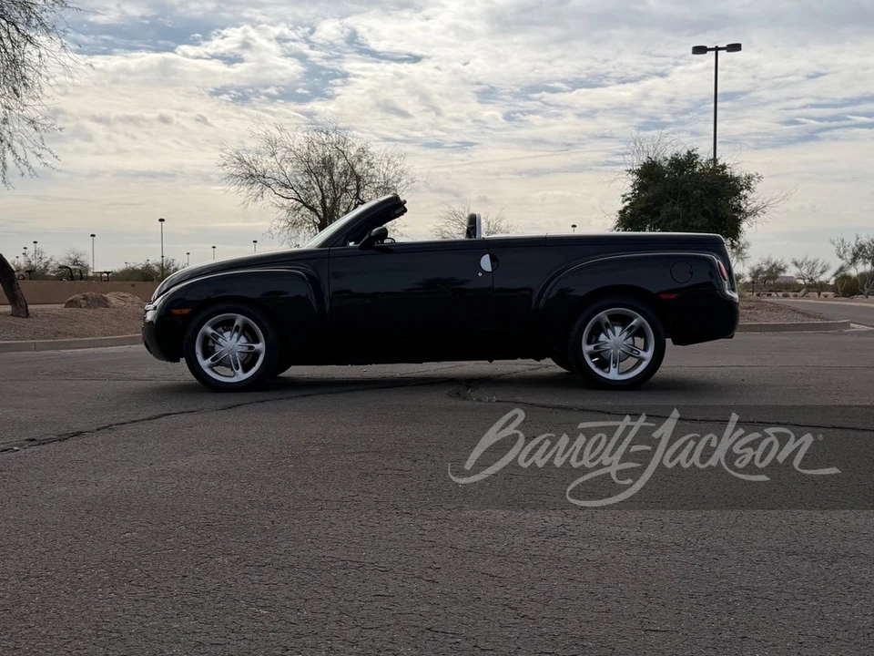 2004 Chevrolet SSR - Image 15 of 18