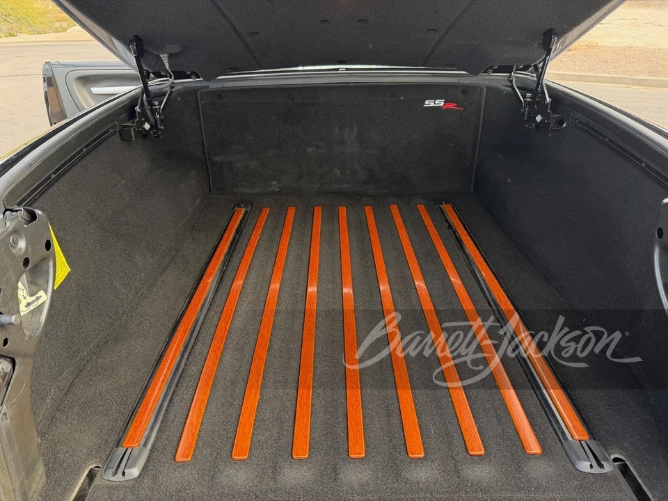 2004 Chevrolet SSR - Image 9 of 18
