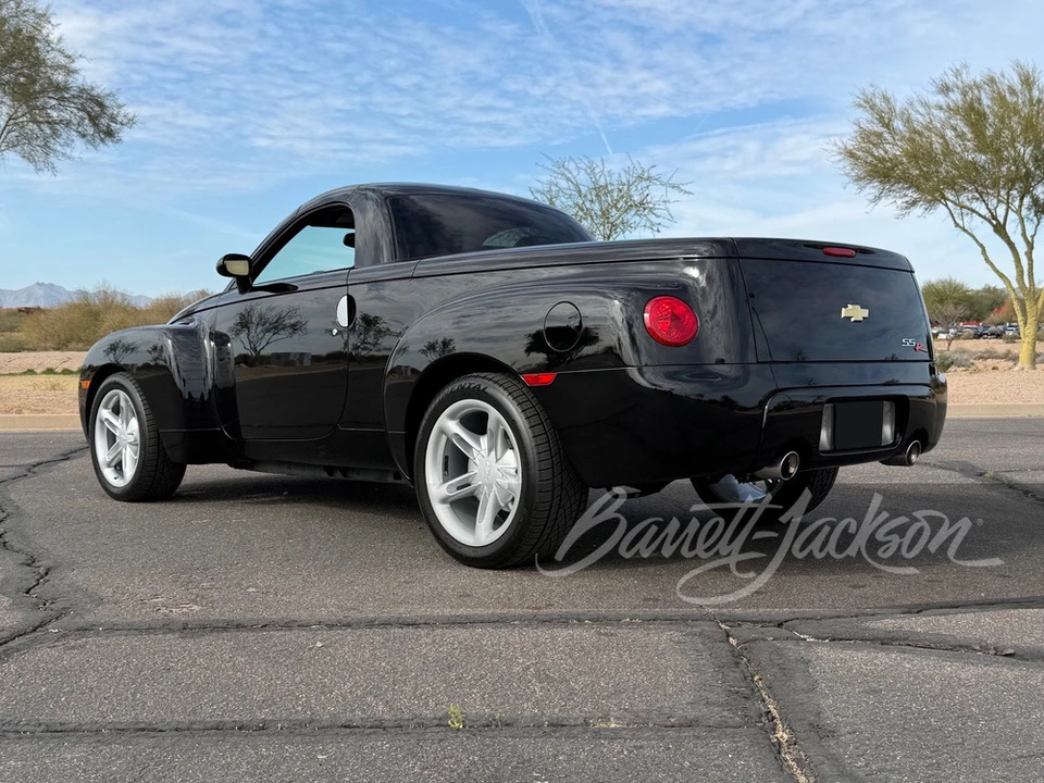 2004 Chevrolet SSR - Image 16 of 18