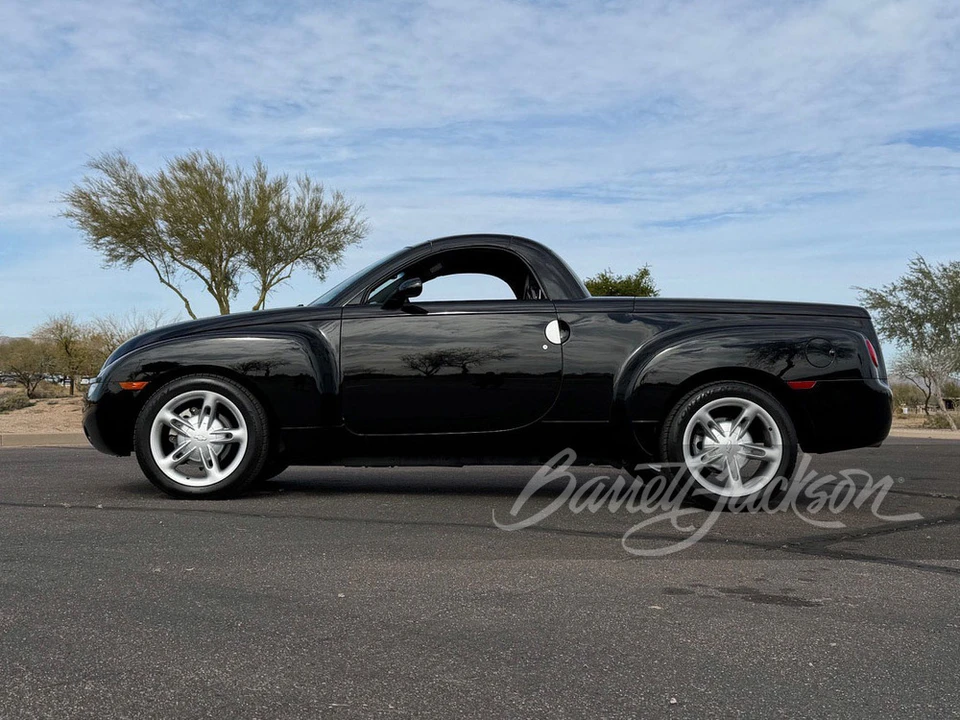 2004 Chevrolet SSR - Image 3 of 18