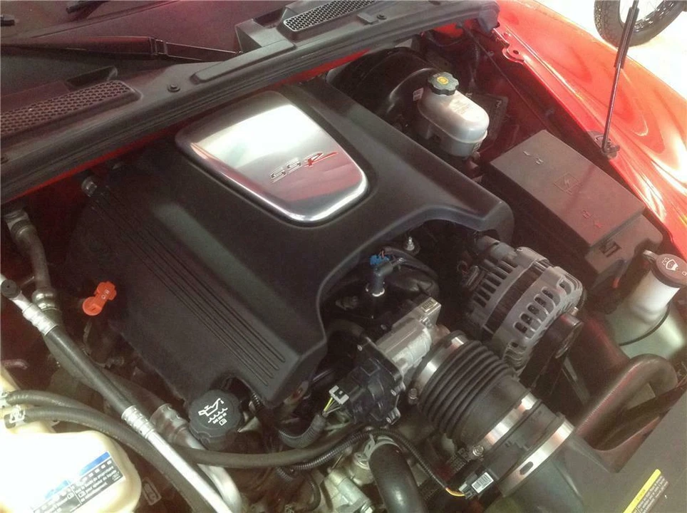 2004 Chevrolet SSR - Image 2 of 5