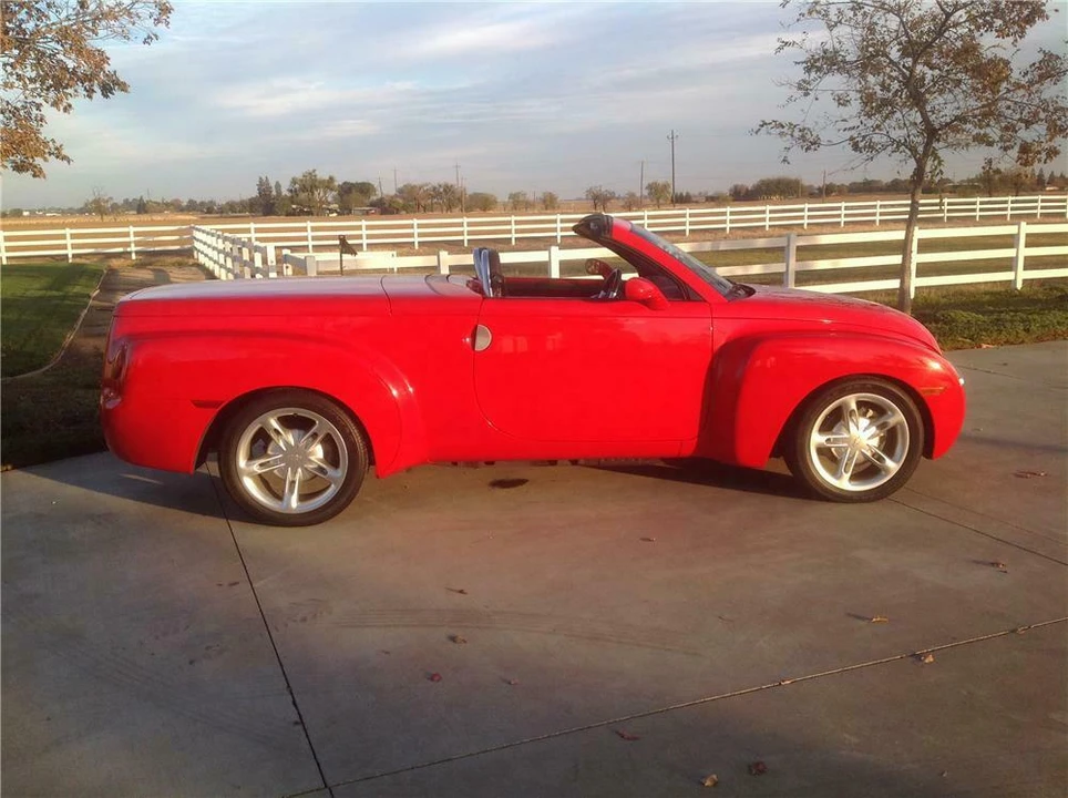 2004 Chevrolet SSR - Image 4 of 5